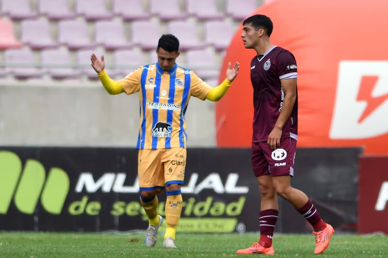 Joaquín Moya celebrando su gol en La Portada. Foto: Aton