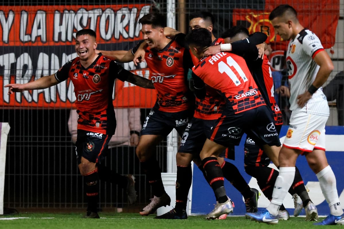 celebrando el gol ante Rangers en La Calera. Foto: Aton.