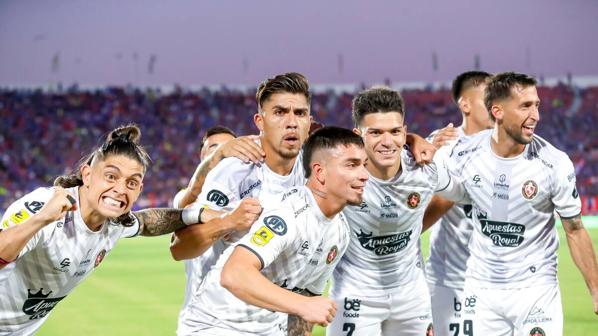 Clave por la punta de la Liga de Primera: el partido que irá gratis por TV este fin de semana