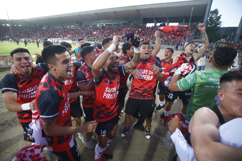 suma sus primeros refuerzos para Primera División.