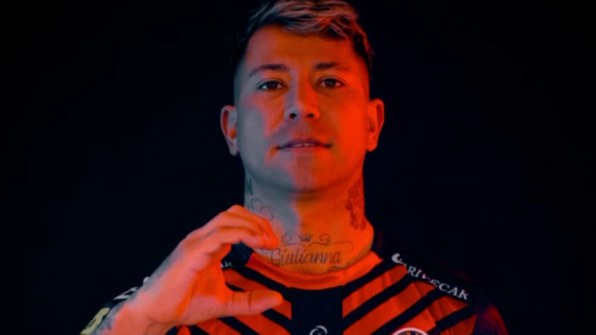 “Que bien te queda la roja con negro”: Deportes Limache oficializó la llegada de Leonardo Valencia