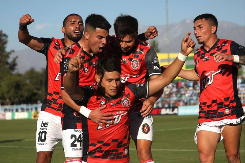 arma plantel para el estreno en la Primera División. Foto: Agencia Aton.