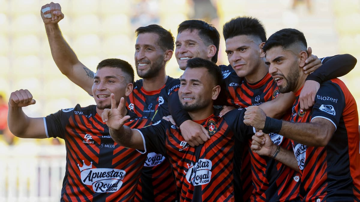 Jugó en Colo-Colo, hoy brilla en el extranjero y podría sumarse al súper ataque de Deportes Limache
