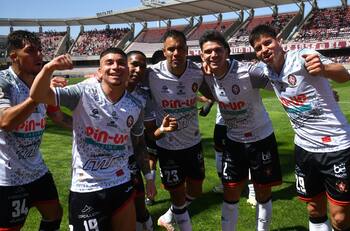 Deportes Limache no tiene piedad con La Serena y clasificó con goleada a la final de Copa Chile
