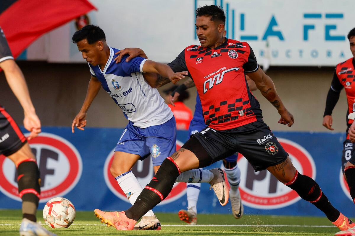 deportes Limache llega con ventaja a la definición, tras conseguir un triunfo por 2-1 en el partido de ida.