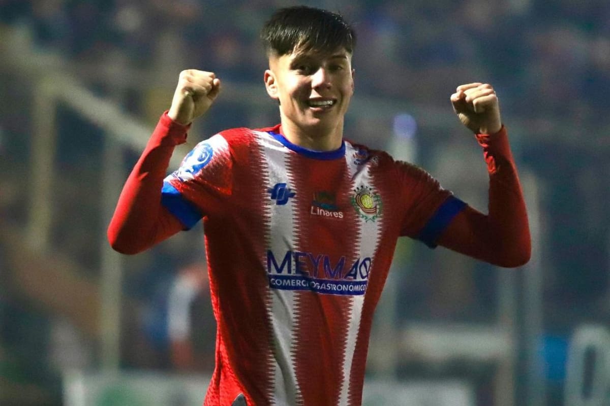 Nelson Peñaloza en su noche de consagración, cuando le marcó dos goles a Ñublense Foto: Instagram Deportes Linares.