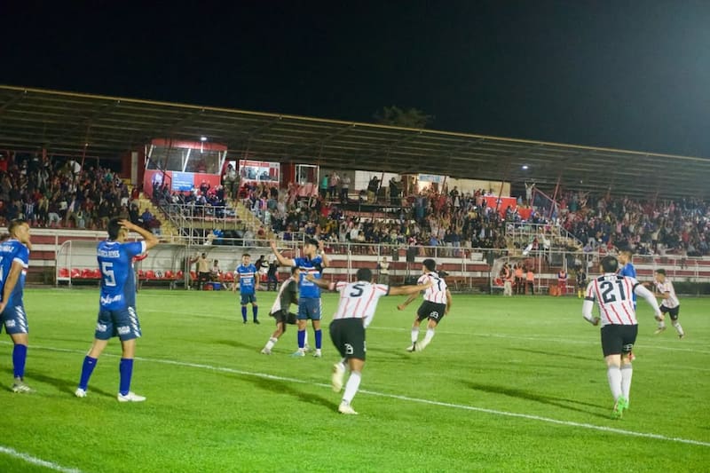podría sufrir la resta de tres puntos en Segunda División. (Foto: @DeportesLinares)