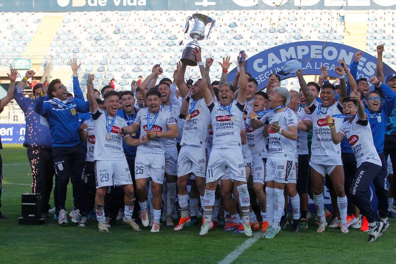 celebrando el título de Segunda División.