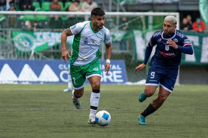 Puerto Montt sigue a paso firme en Segunda División. Foto: Instagram Puerto Montt.