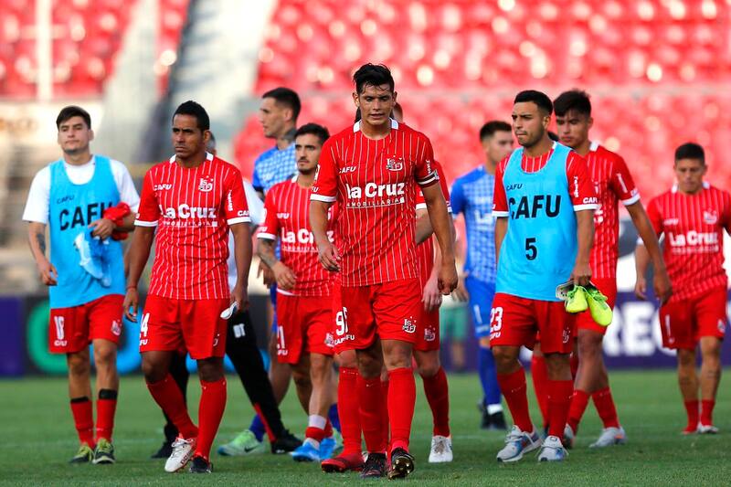 Futbol, Deportes Melipilla vs Union San Felipe.
Campeonato Ascenso 2020.
Los jugadores de Union San Felipe se lamentan luego de perder contra Deportes Melipilla por el ascenso en el estadio Nacional.
Santiago, Chile.
12/1/2020
Marcelo Hernandez/Photosport
Football, Deportes Melipilla vs Union San Felipe.
Ascent Championship 2020.
Union San Felipe's players reacts after losing against Deportes Melipilla for ascent Championship at the Nacional stadium.
Santiago, Chile.
12/1/2020
Marcelo Hernandez/Photosport