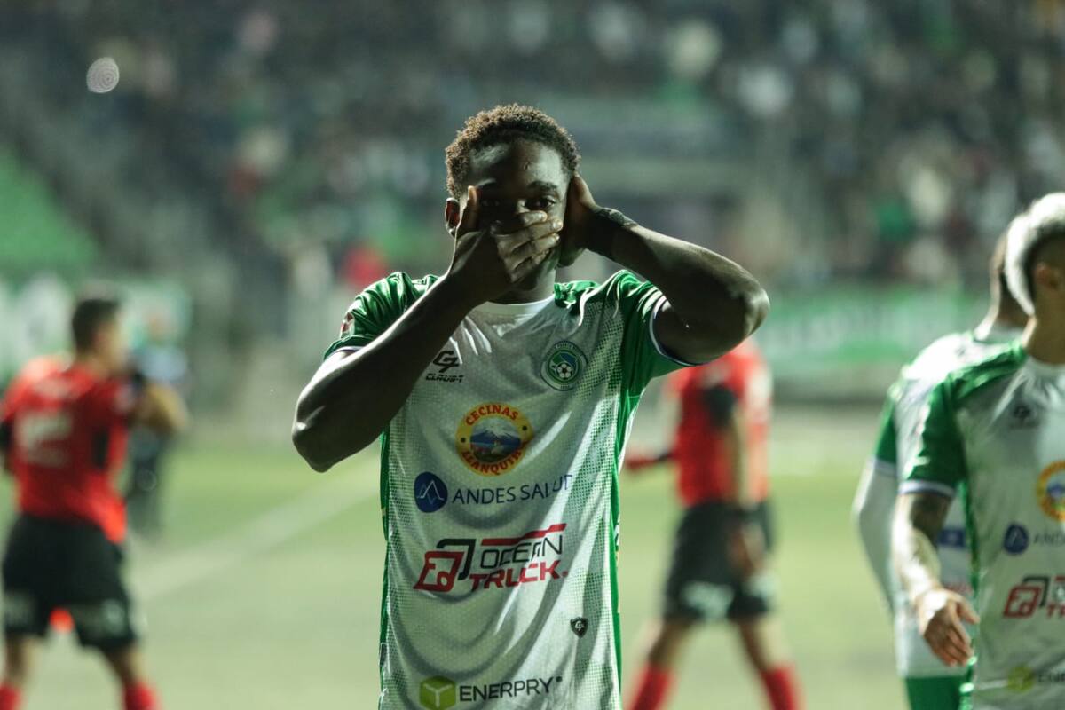 El Velero es puntero de la Primera B. Foto: Deportes Puerto Montt.
