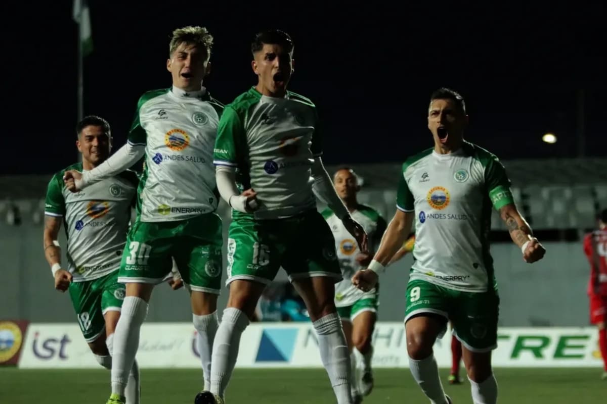 El Velero en Primera B. Foto: @dpmchile en Instagram.