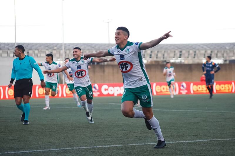 Deportes Puerto Montt celebrando el último triunfo ante Provincial Osorno. Foto: Campeonato Chileno.