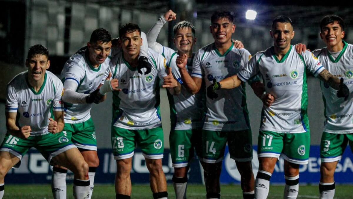 “Esperamos coronar todo con el ascenso”: El resurgir de Deportes Puerto Montt en el fútbol chileno