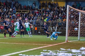 Fuera de todo pronóstico: club del fútbol chileno puede levantar el título en el estadio de su clásico rival