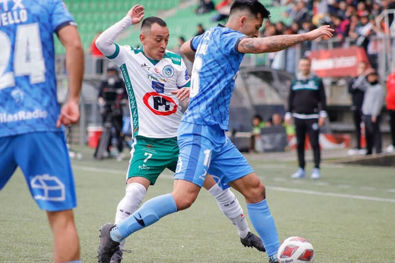 Imagen del último duelo de los extremos del fútbol chileno, jugado en Chinquihue, en septiembre de 2023.