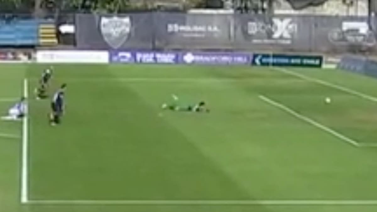 VIDEO | No lo pueden creer: el insólito autogol de este sábado en Primera B