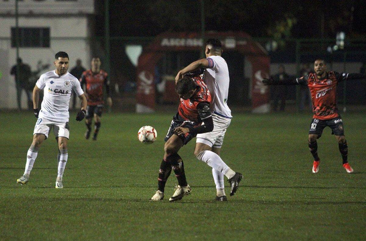 DT de Primera B critica el arbitraje: “Parece que hay que quejarse como los equipos que van arriba”