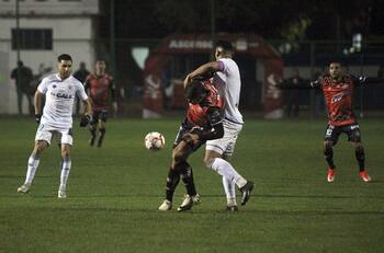 DT de Primera B critica el arbitraje: “Parece que hay que quejarse como los equipos que van arriba”