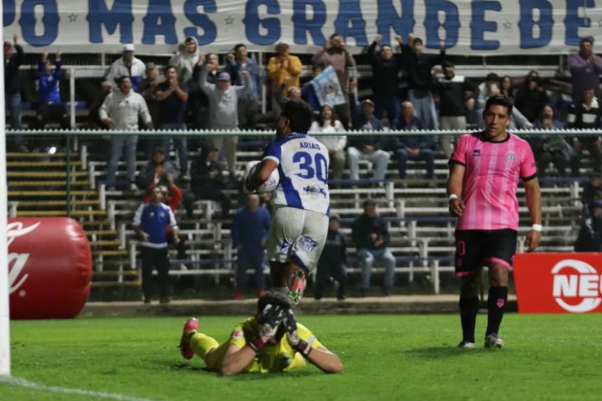 Los Unionistas y la Academia igualaron 2-2 en un duelo de alta intensidad. Foto: Deportes Santa Cruz.