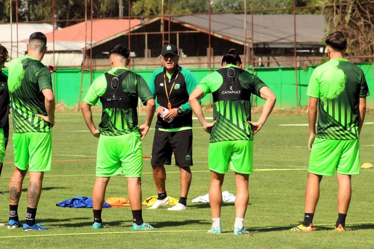 se prepara para su séptima temporada seguida en Primera B. (Foto: @Deportes_Temuco_Oficial)