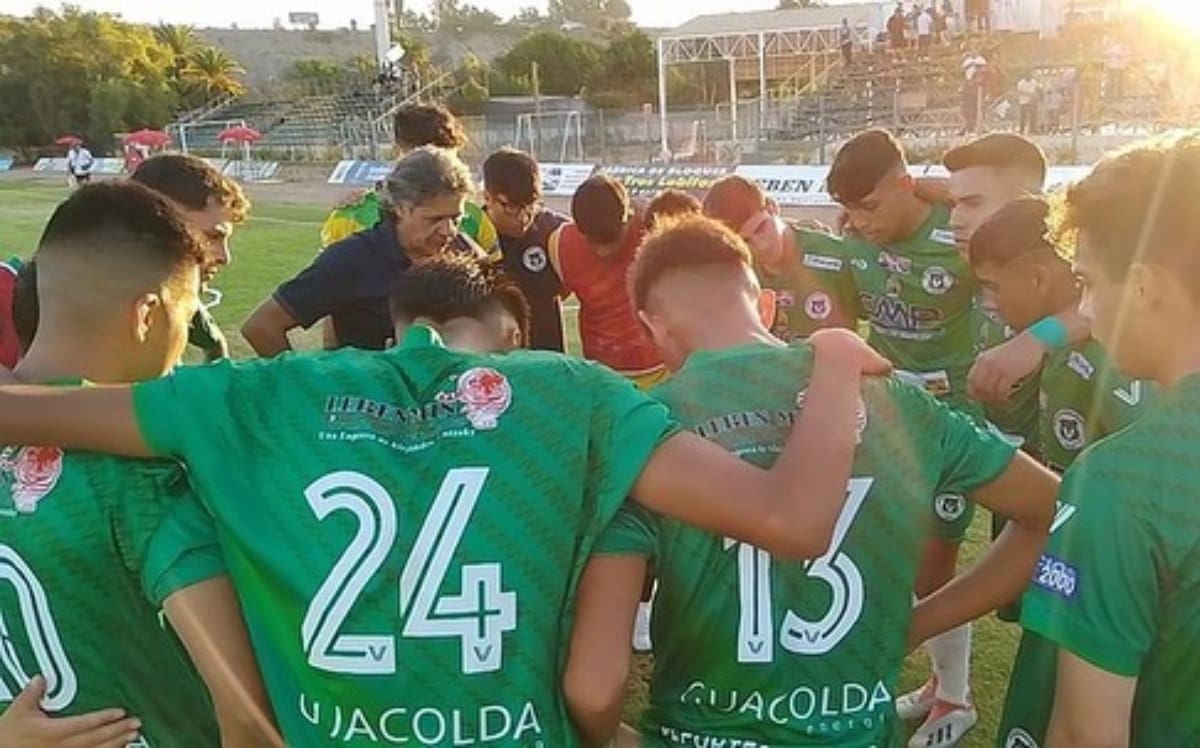 El DT de Deportes Vallenar salió del club con duro reclamo. Foto: Deportes Vallenar.