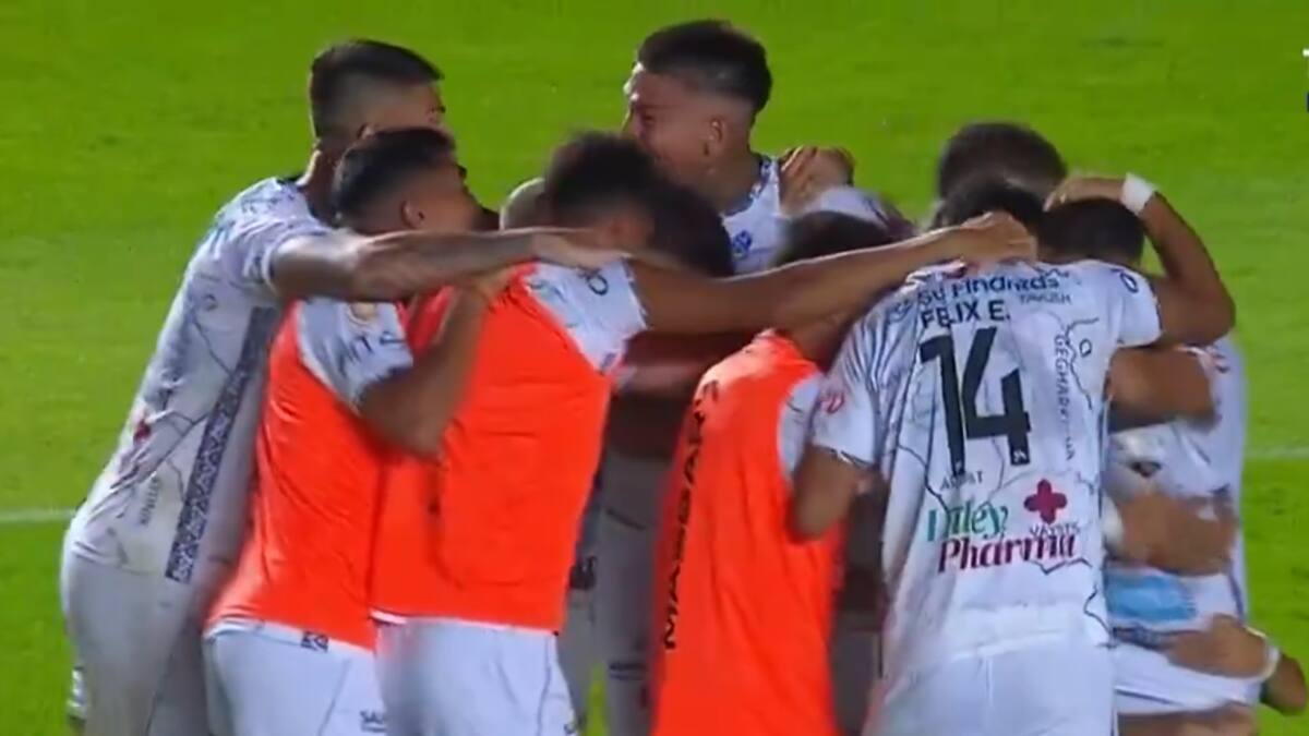 Con un chileno en cancha: Talleres cayó en la Copa Argentina tras un papelón contra un club de tercera