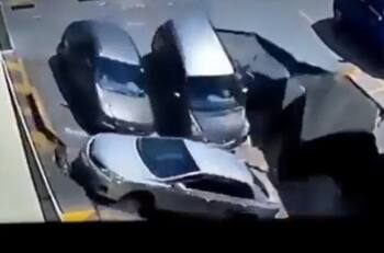 VIDEO | Impactante derrumbe de techo de Mall en Brasil: 4 autos cayeron sobre patio de comidas