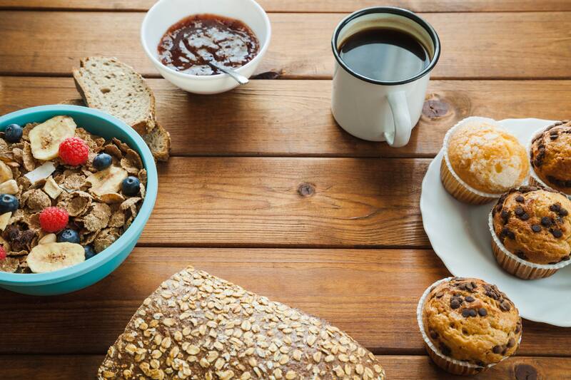 Entérate qué alimentos nos ayudan a prevenir enfermedades cardiovasculares durante la primera comida del día.