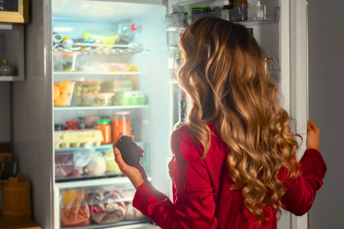 Este refrigerador con múltiples funciones que permite optimizar energía y mantener por más tiempo los alimentos.