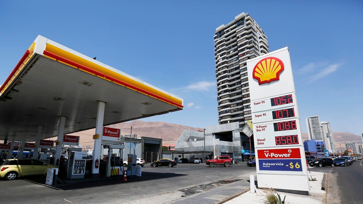 Descuentos en bencina abril 2026: Aramco, Copec y Shell entregan hasta $380 de rebaja pagando con estas tarjetas