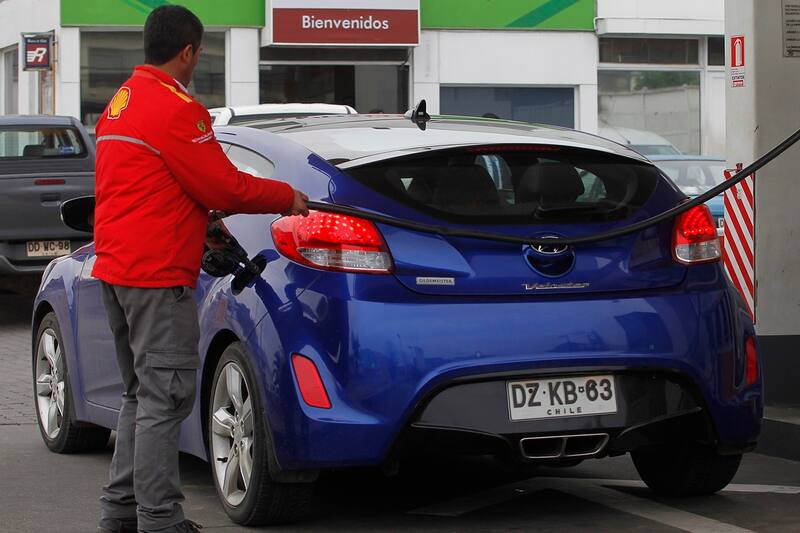 Revisa cómo puedes ahorrar hasta $200 por litro de bencina.