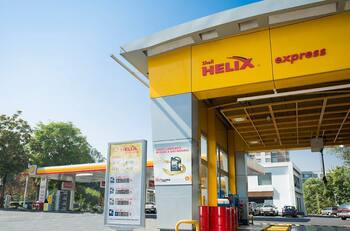 Hasta $300 de rebaja: revisa los descuentos en bencina que tiene Shell, Copec y Petrobras para octubre