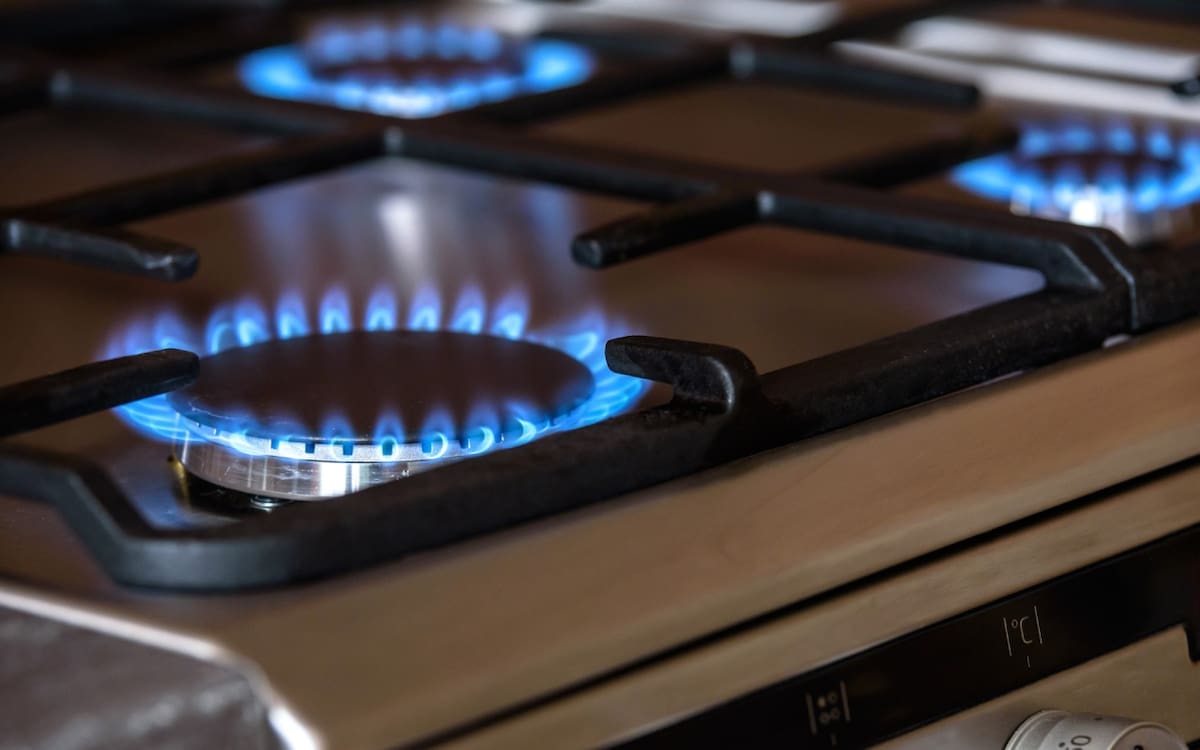 En estos días de frío, hay promociones para comprar gas, que alivianan los bolsillos de los chilenos.