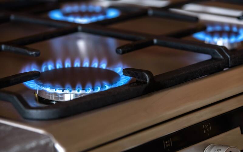 En estos días de frío, hay promociones para comprar gas, que alivianan los bolsillos de los chilenos.