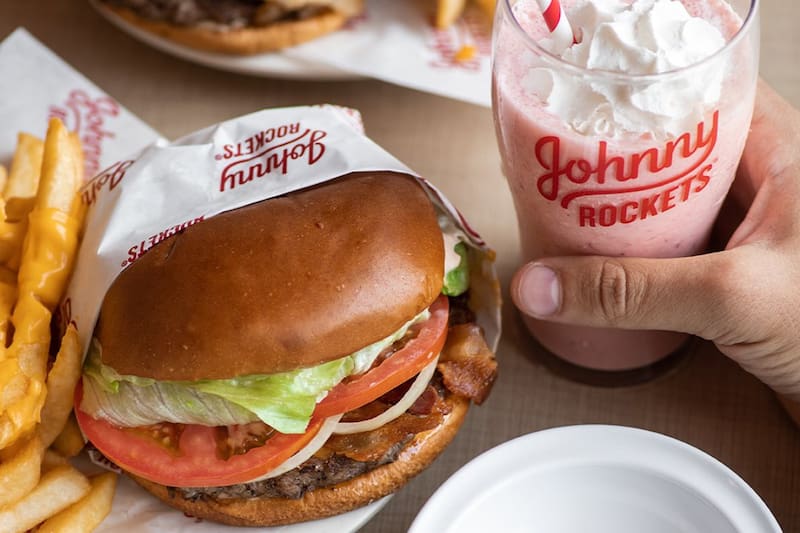 Aprovecha estos beneficios de Johnny Rocket por Fiestas Patrias.