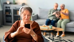 Adultos mayores podrán contratar exclusivos planes telefónicos a solo $3.990: estos son los requisitos