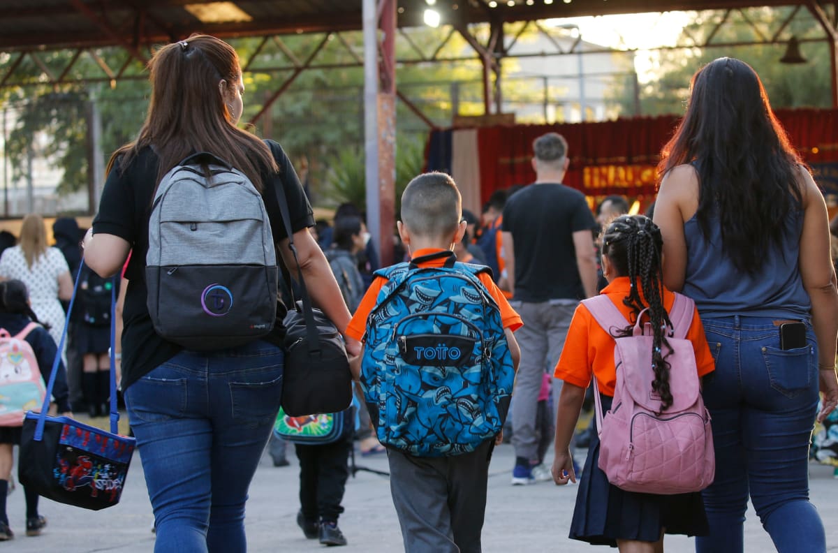 Vuelta a clases: Abcdin tiene termos, loncheras y tuppers con hasta un 75% de descuento