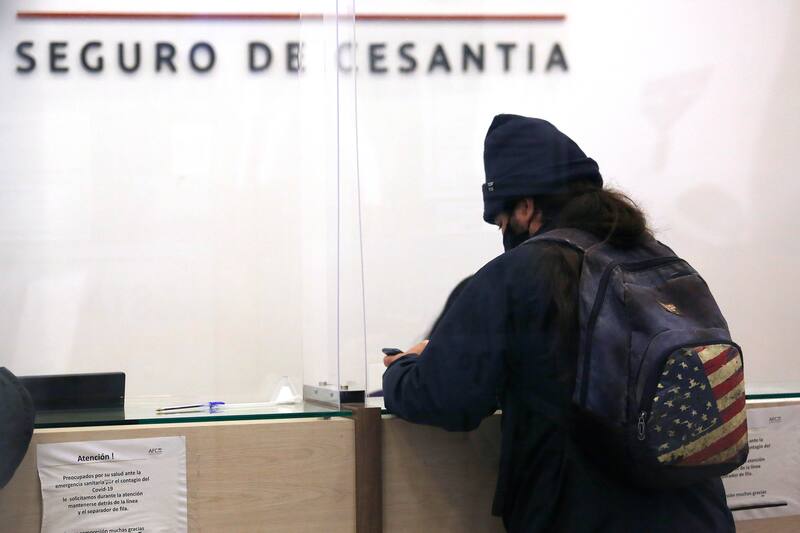 El INE informó las cifras de la situación laboral en Chile durante el último trimestre móvil.