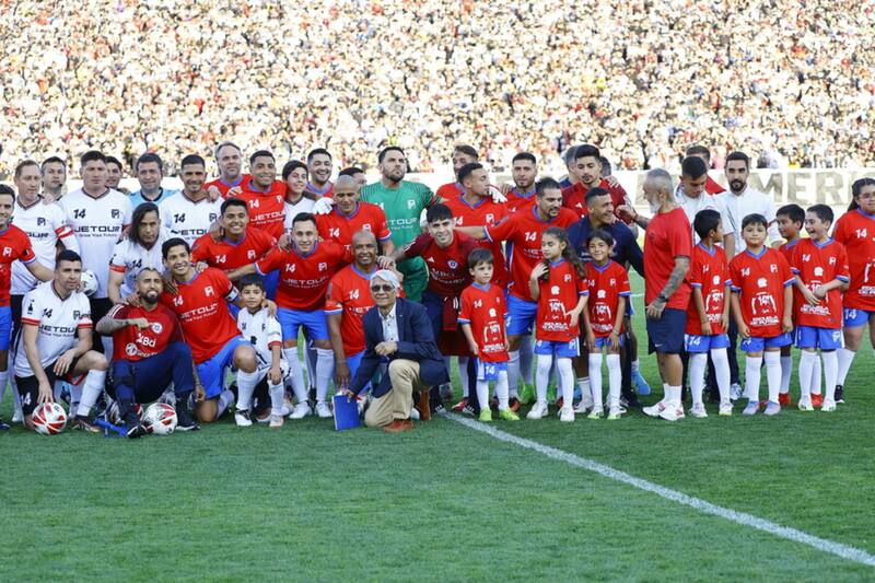 Los presentes en la despedida de Matías Fernández (Foto: Aton)