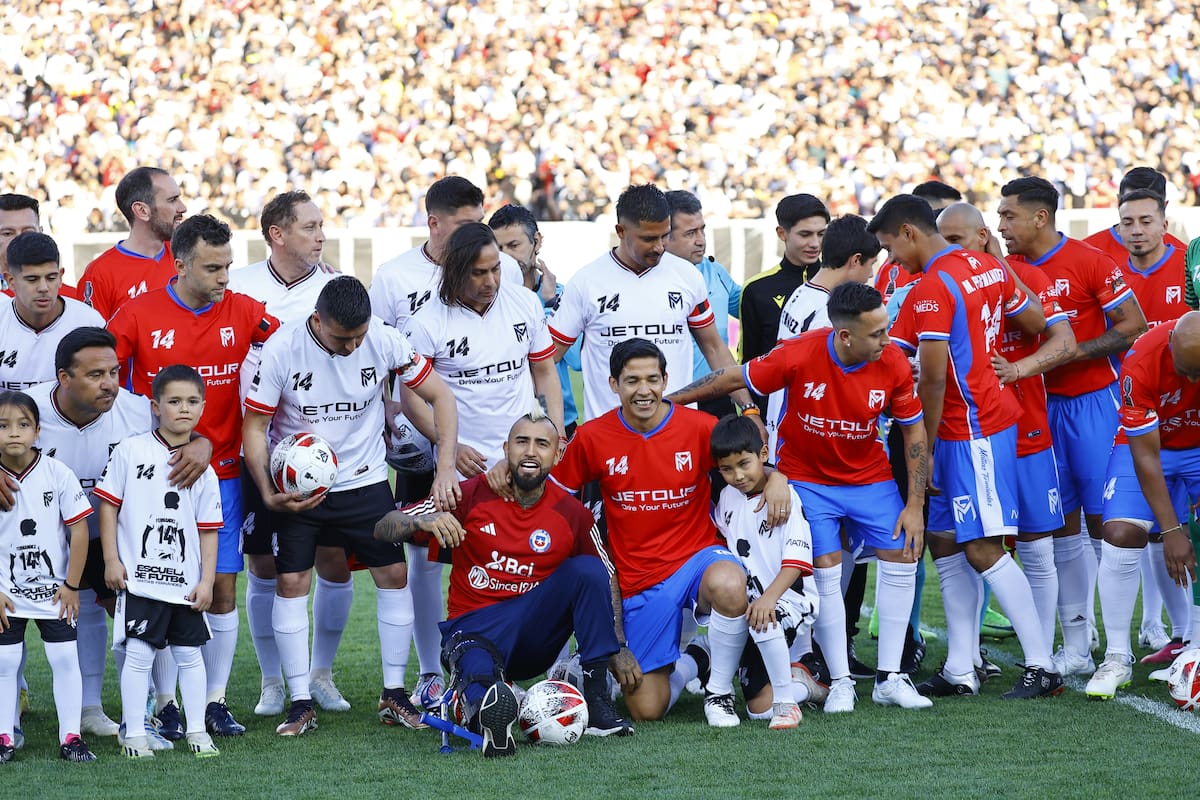 Matías Fernández se retiró a estadio lleno.