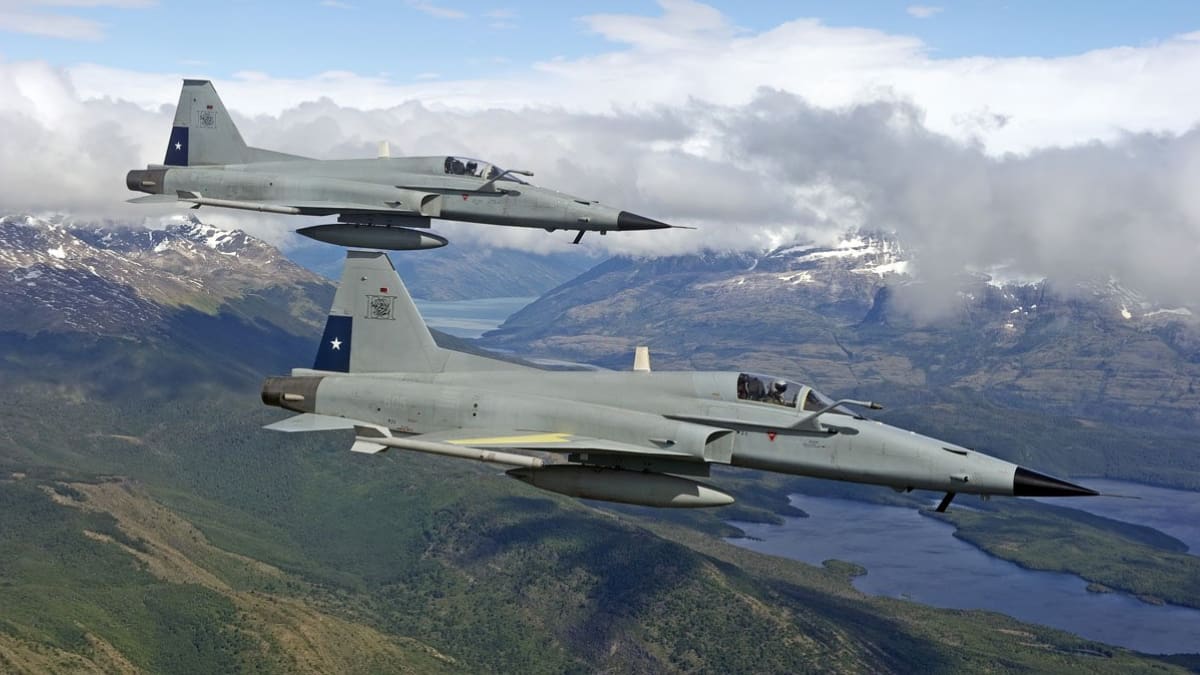 FACh desplegó aviones en frontera con Argentina tras supuesta invasión del espacio aéreo