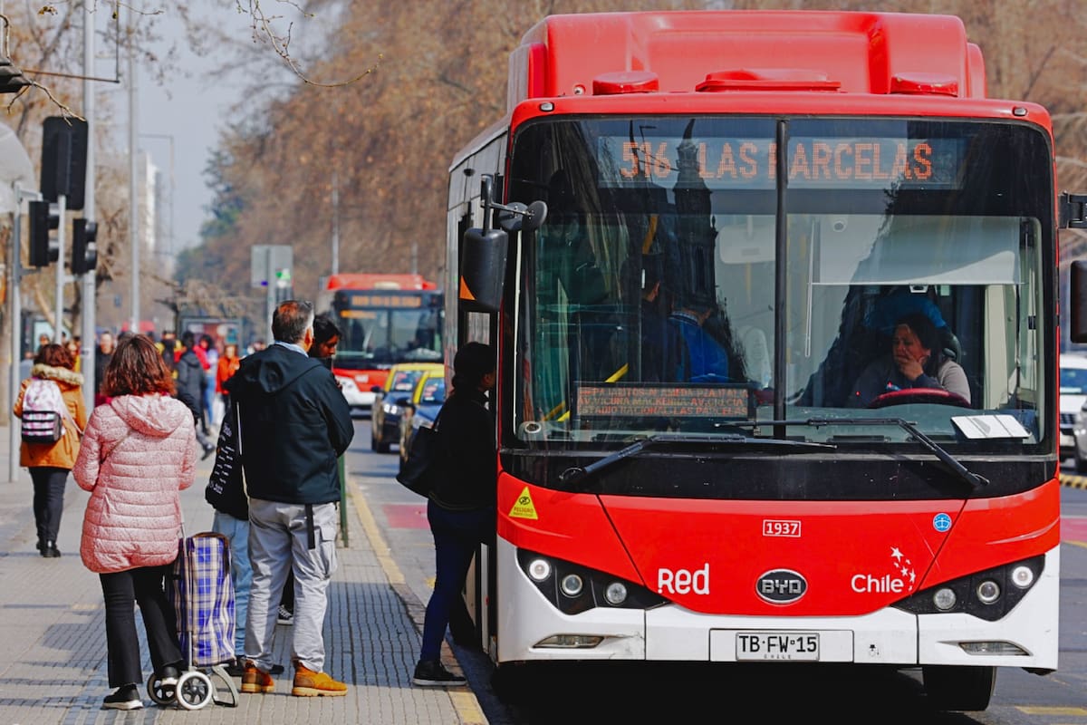 Conocer los recorridos de buses que modificarán su ruta desde este lunes 27 de abril. Foto: Red Movilidad en X.