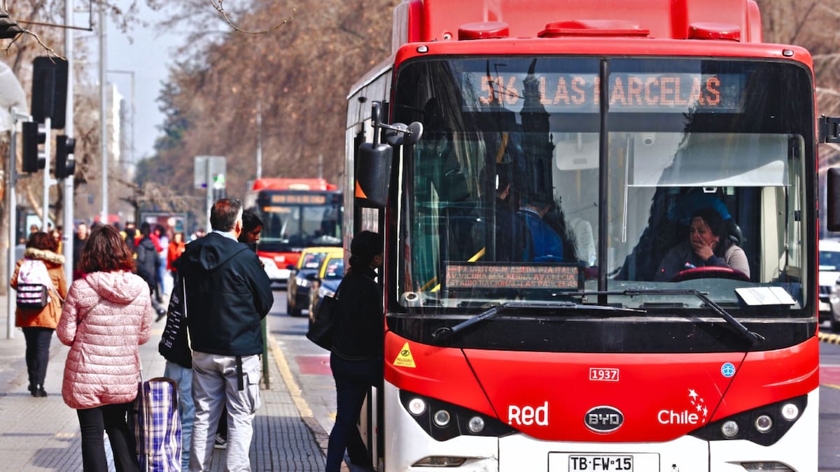 Desvíos y cortes de tránsito en Santiago: revisa los cambios de ruta que tendrá Red Movilidad este domingo 19 de abril