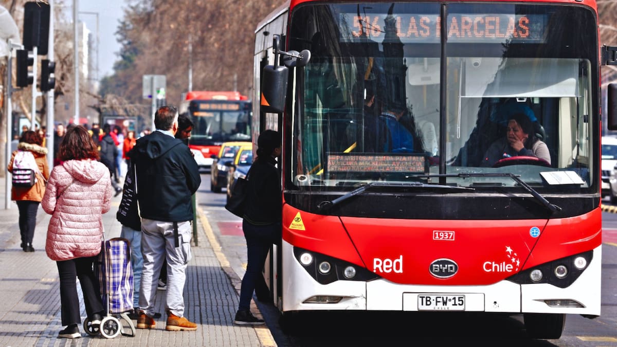 Red Movilidad anuncia desvíos de tránsito en Santiago por tiempo indefinido: Estos cinco recorridos son los afectados