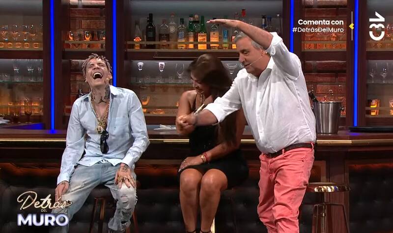 Durante el show de humor, Marlen Olivari aprovechó de hacerle una íntima consulta a Marcianeke.