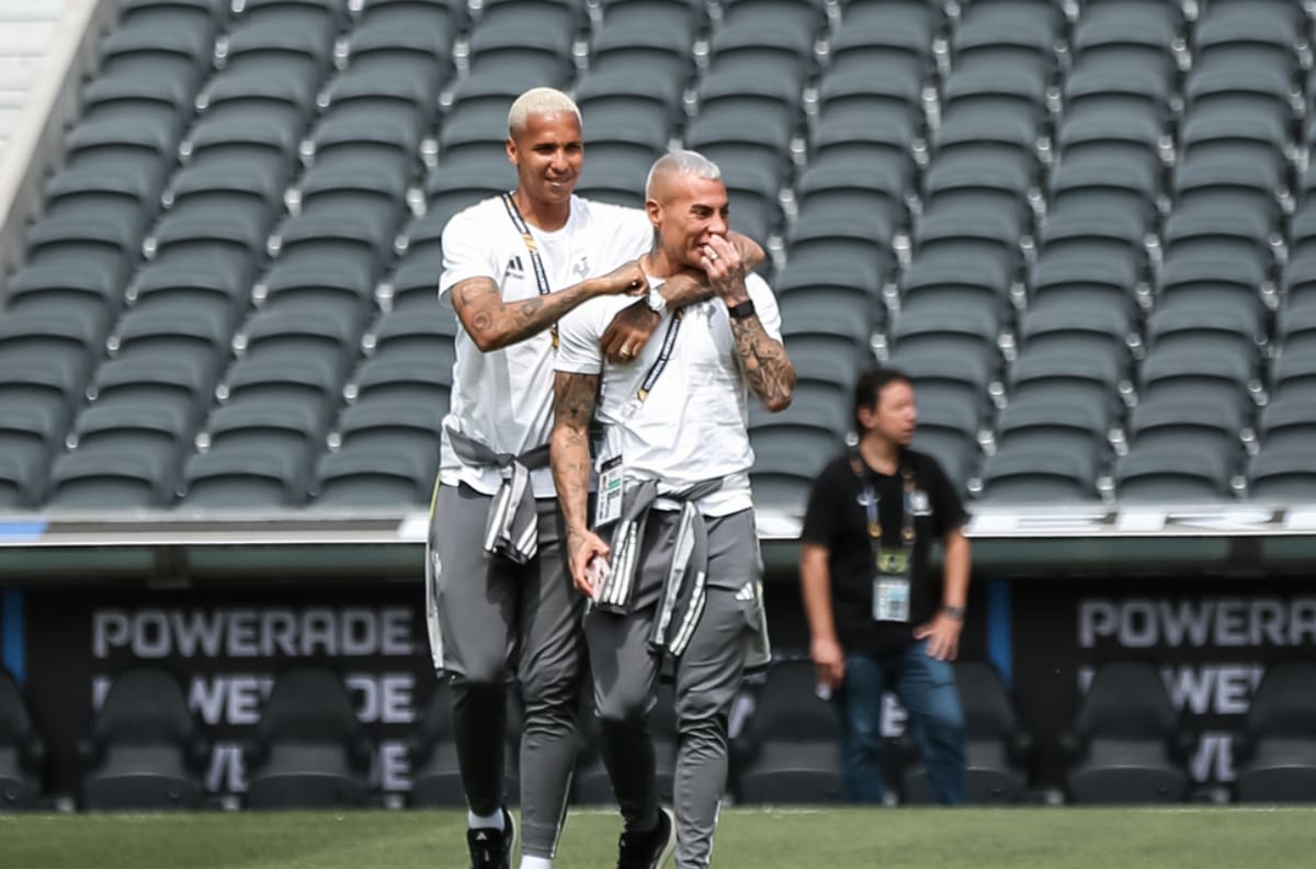 Eduardo Vargas y Deyverson “aclararon” el tenso cruce que tuvieron a horas de la final de Copa Libertadores