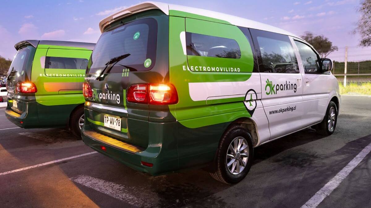 Así son los primeros minibuses eléctricos del Aeropuerto de Santiago