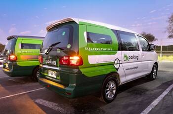 Así son los primeros minibuses eléctricos del Aeropuerto de Santiago