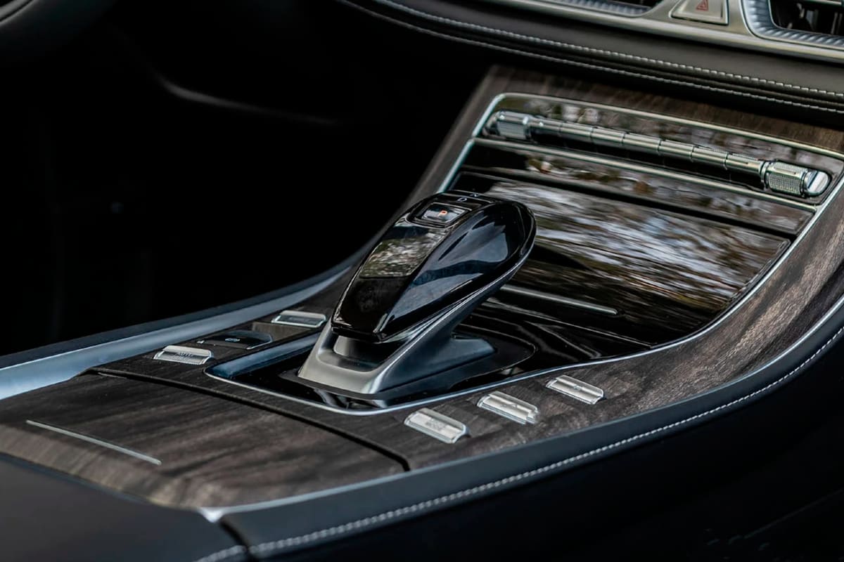 Este SUV cuenta con una caja CVT y un selector con modos de manejo.